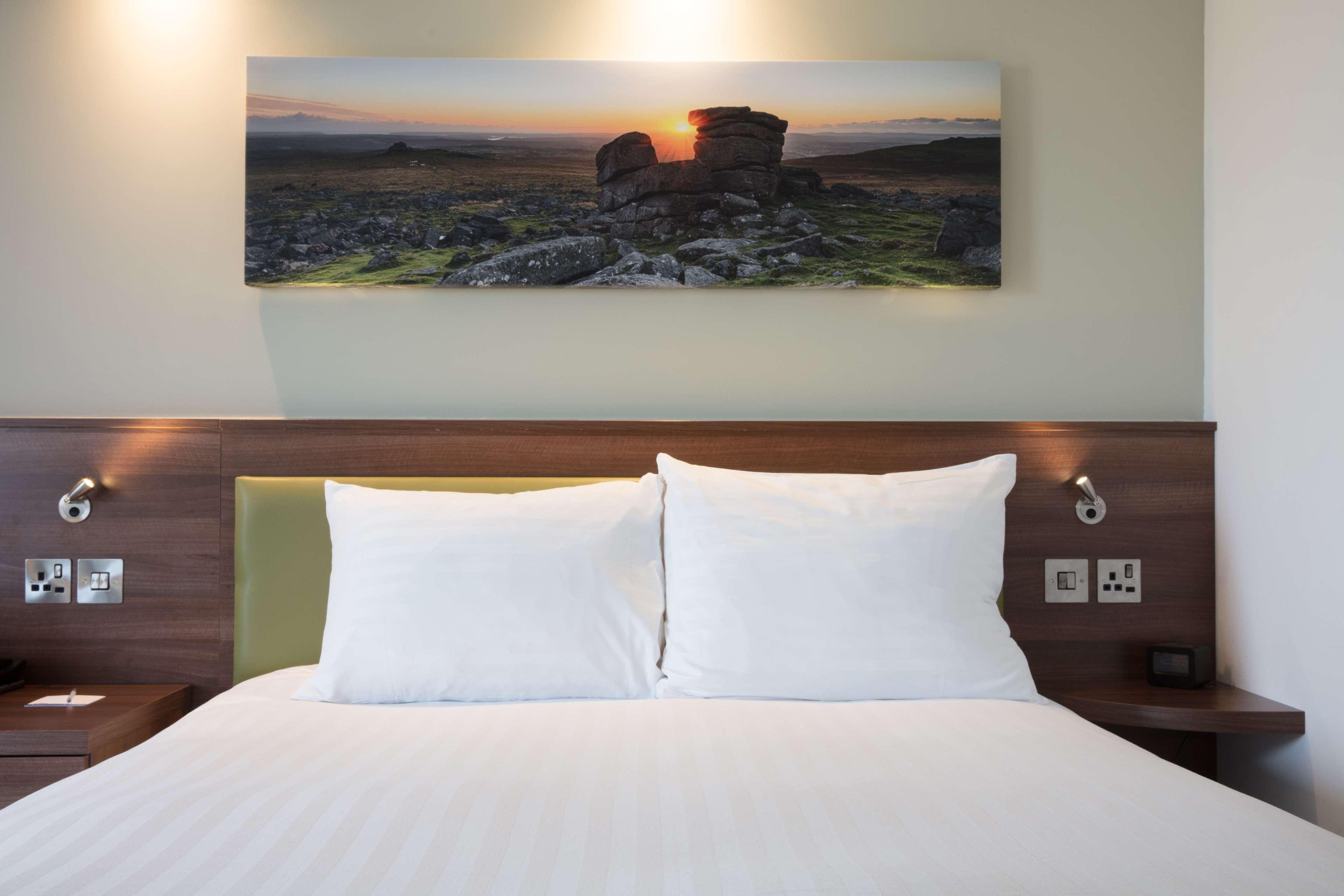 Отель Hampton By Hilton Exeter Airport Woodbury Экстерьер фото