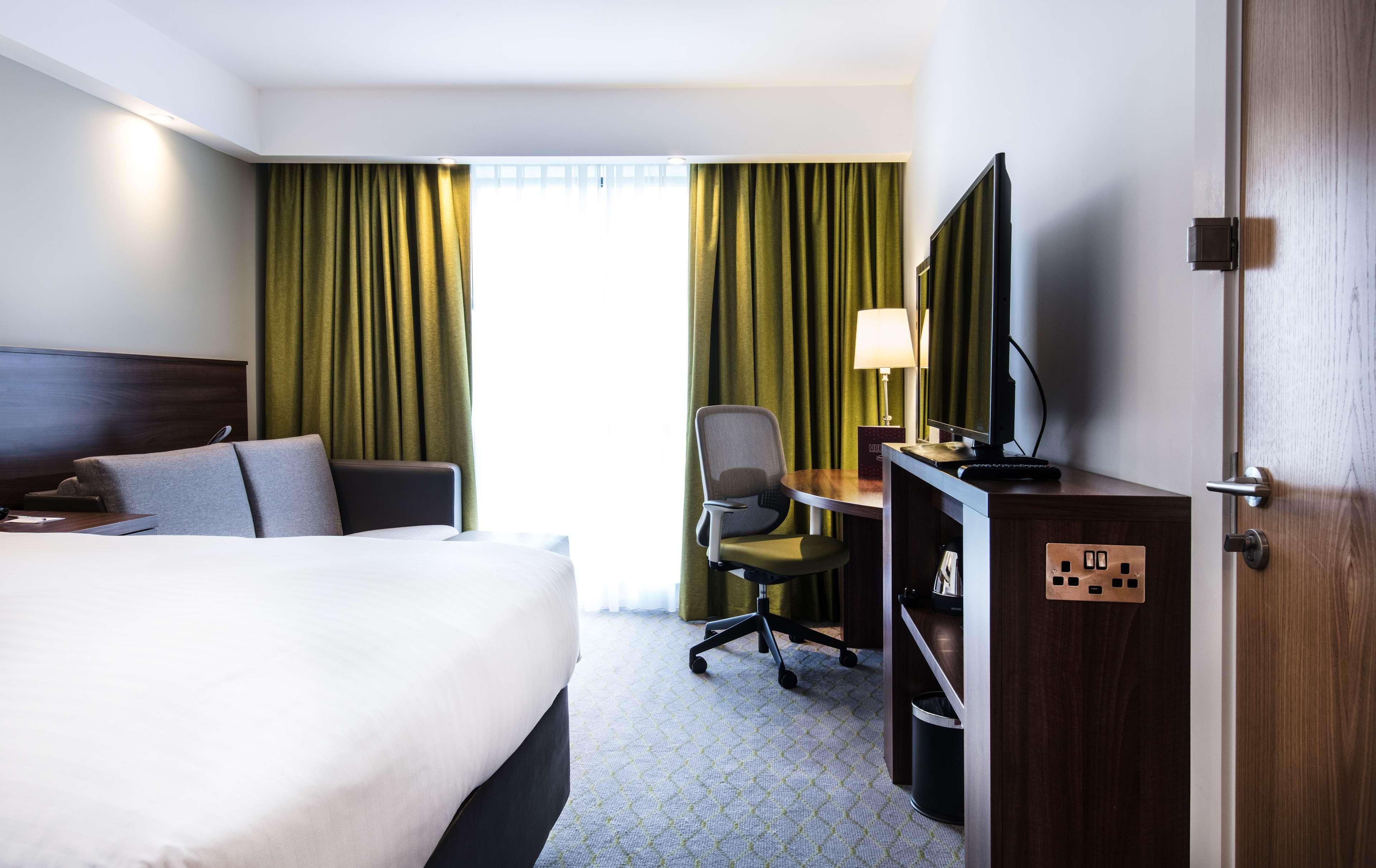 Отель Hampton By Hilton Exeter Airport Woodbury Экстерьер фото