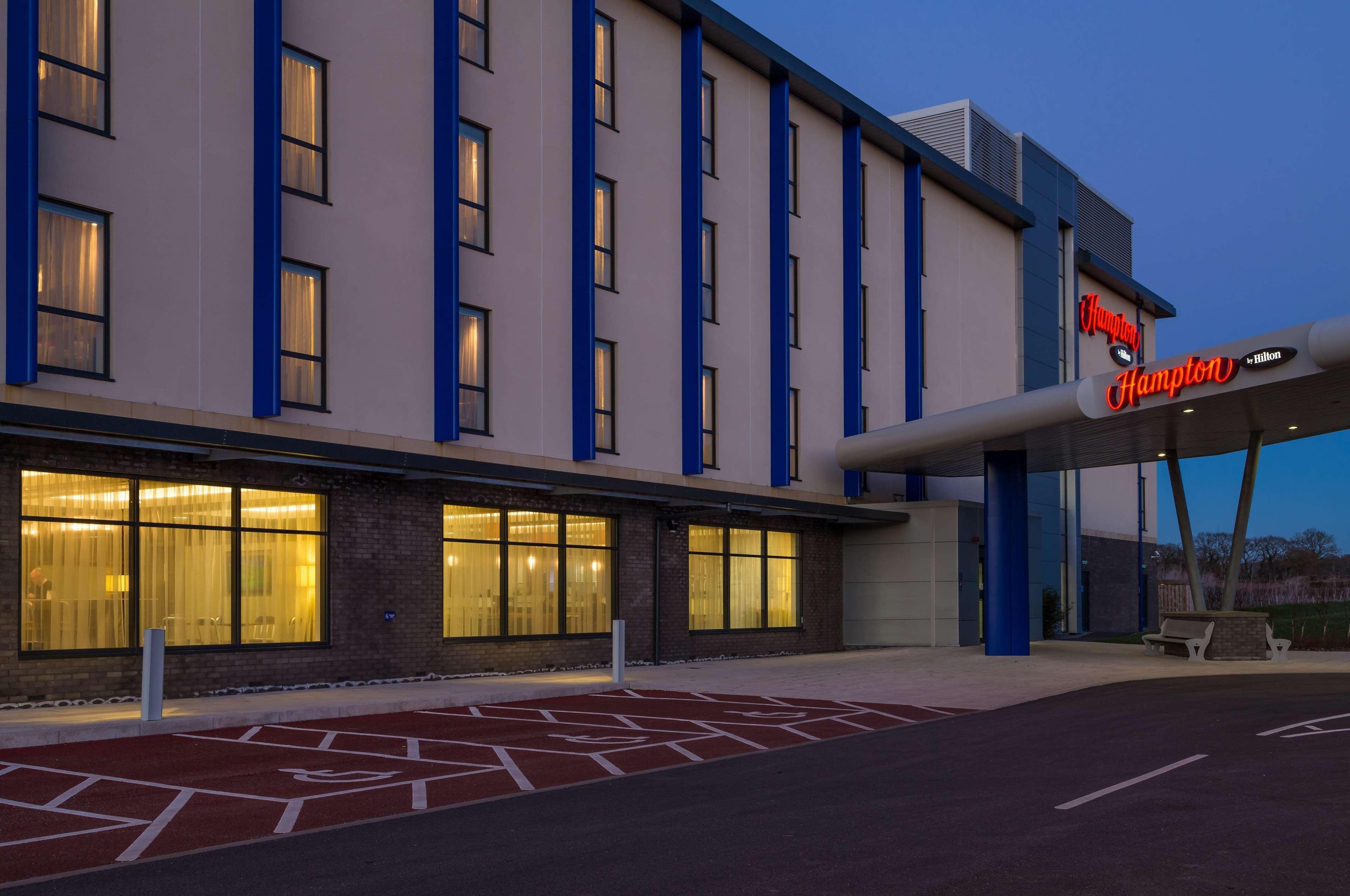 Отель Hampton By Hilton Exeter Airport Woodbury Экстерьер фото