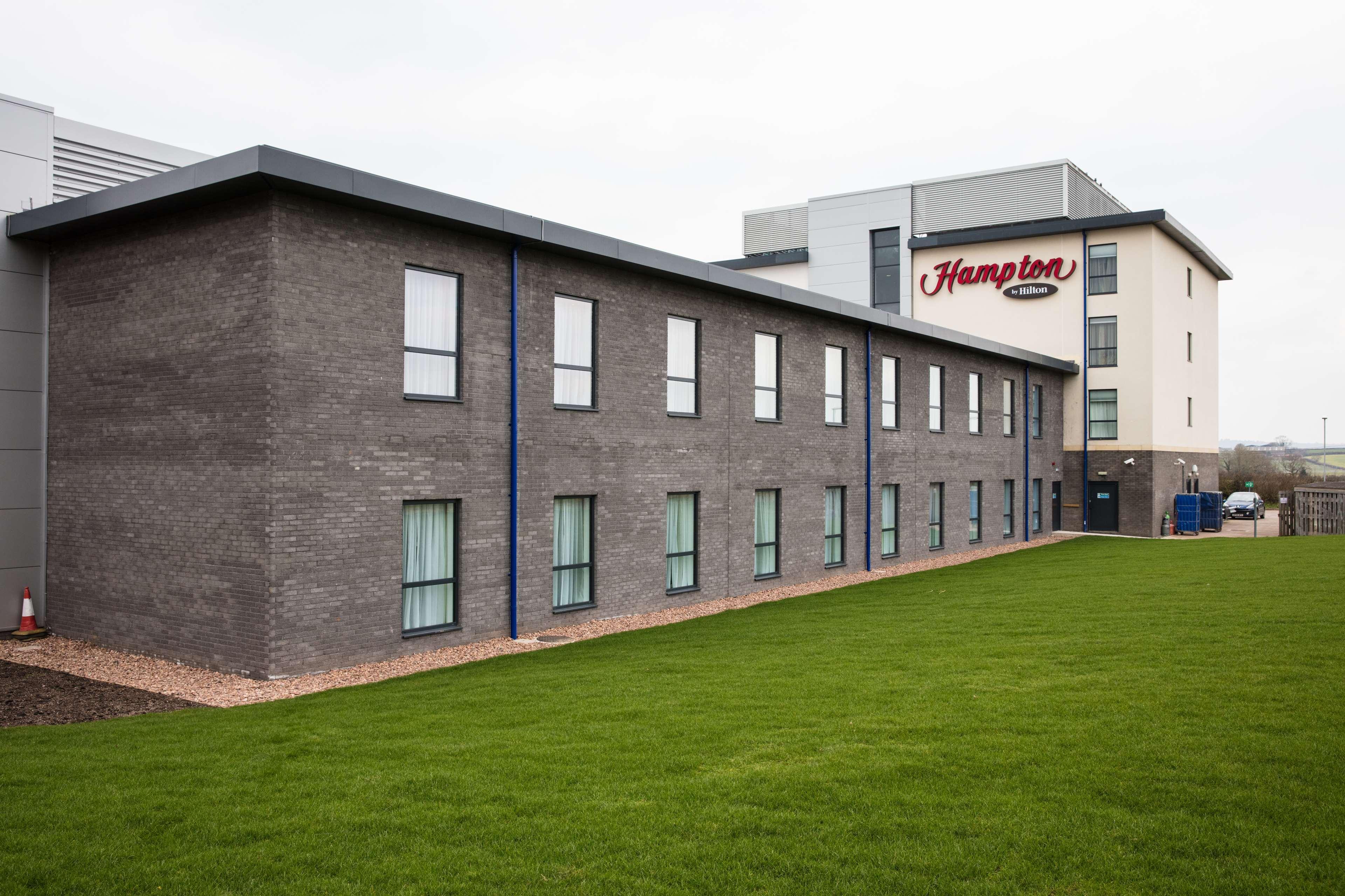 Отель Hampton By Hilton Exeter Airport Woodbury Экстерьер фото