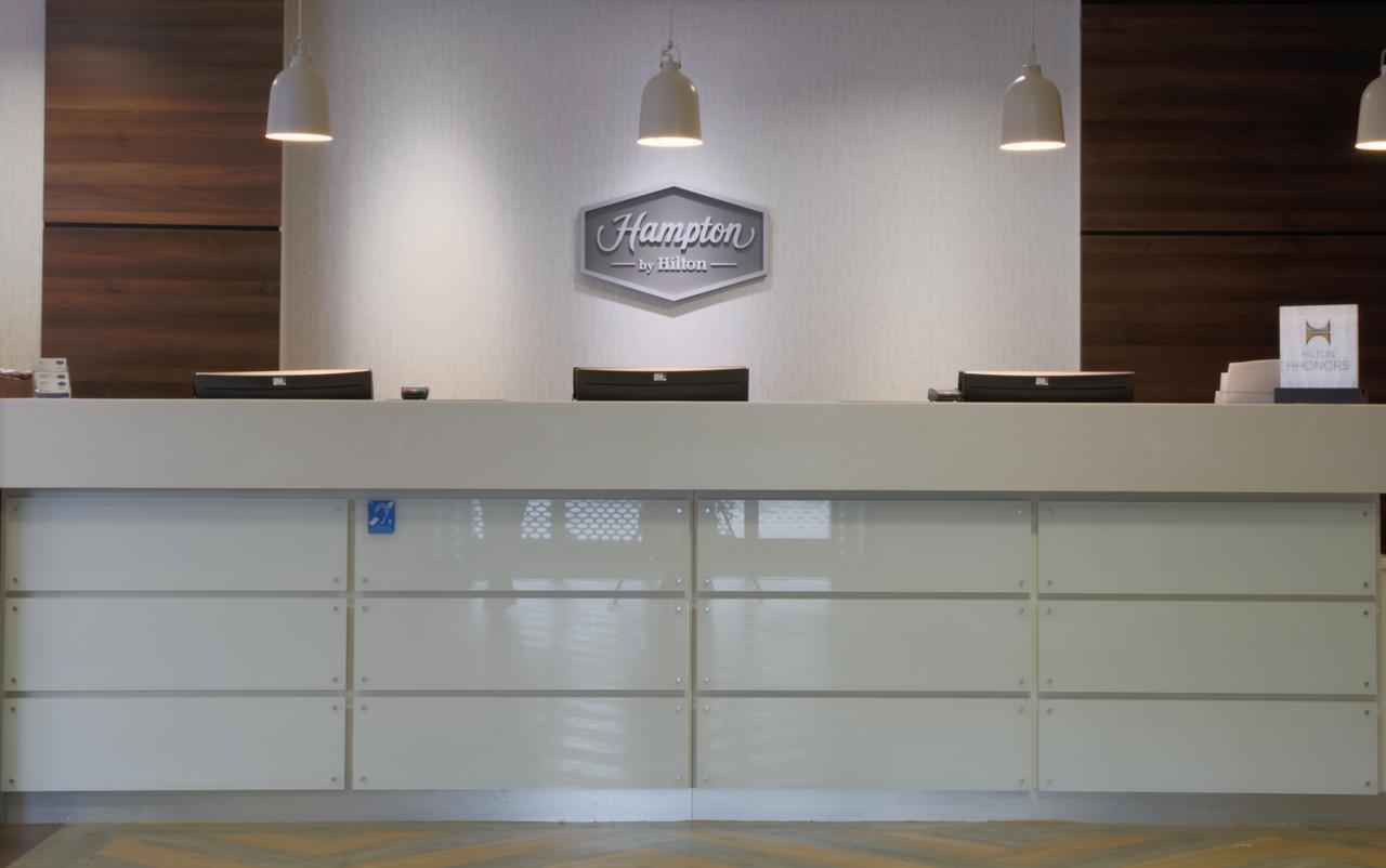 Отель Hampton By Hilton Exeter Airport Woodbury Экстерьер фото